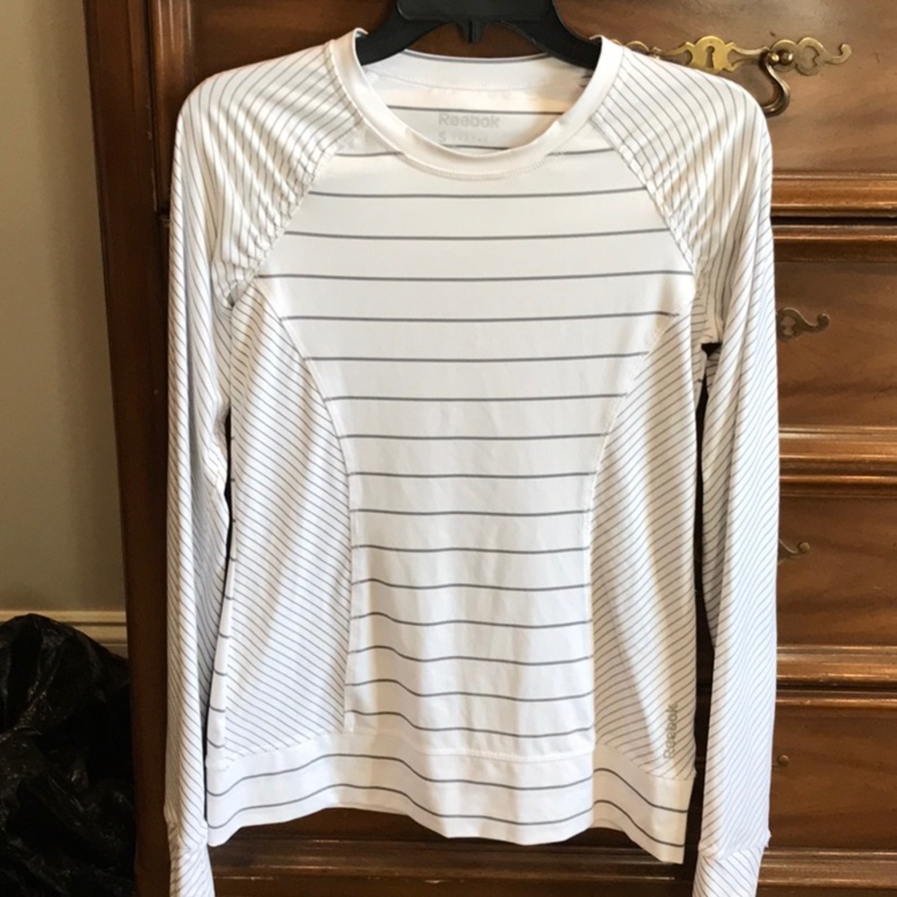 Reebok exercise top S & L